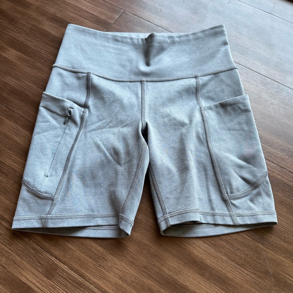 Athleta All in 7" Biker Short in Grey like new size XS style 211371 - Picture 2 of 9